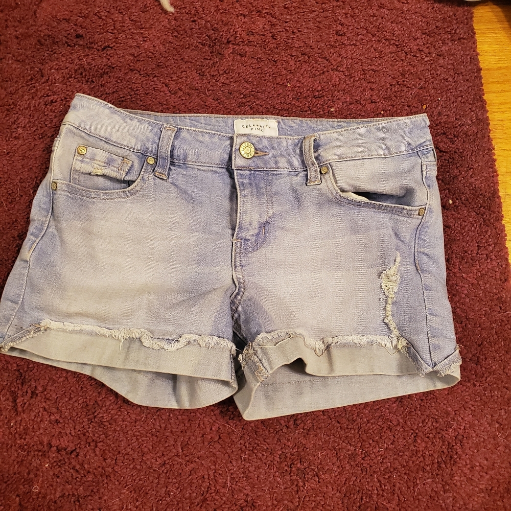 cute denim shorts!